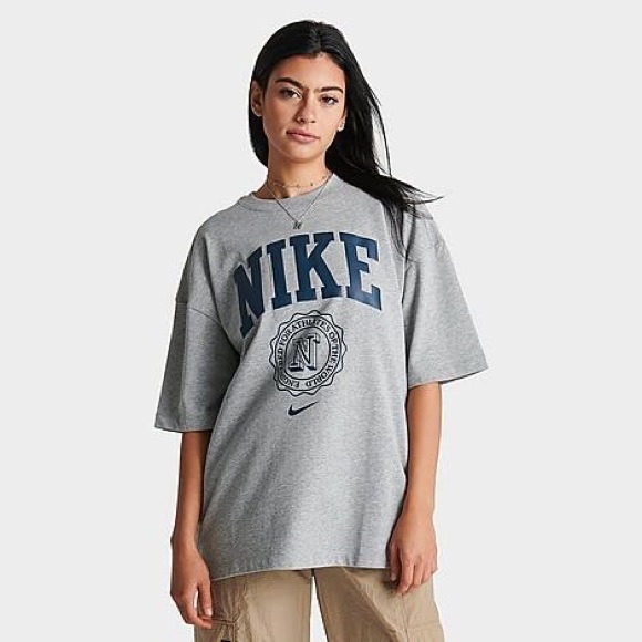 NWOT / Nike Women's Campus T-Shirt / Size S (4-6) - Picture 10 of 10